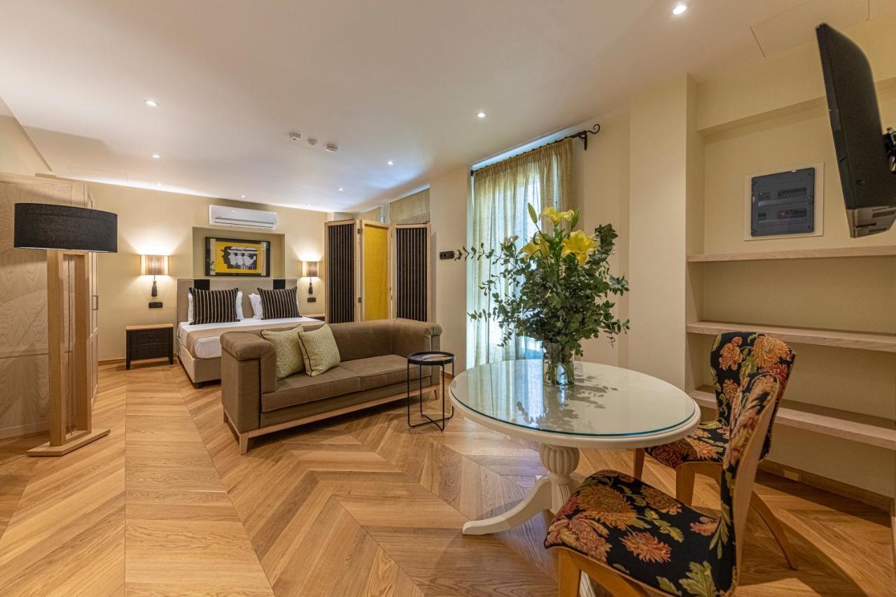 Ipelhome - Plaka Boutique Apartments 아테네 외부 사진