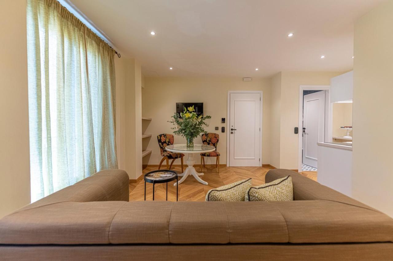 Ipelhome - Plaka Boutique Apartments 아테네 외부 사진