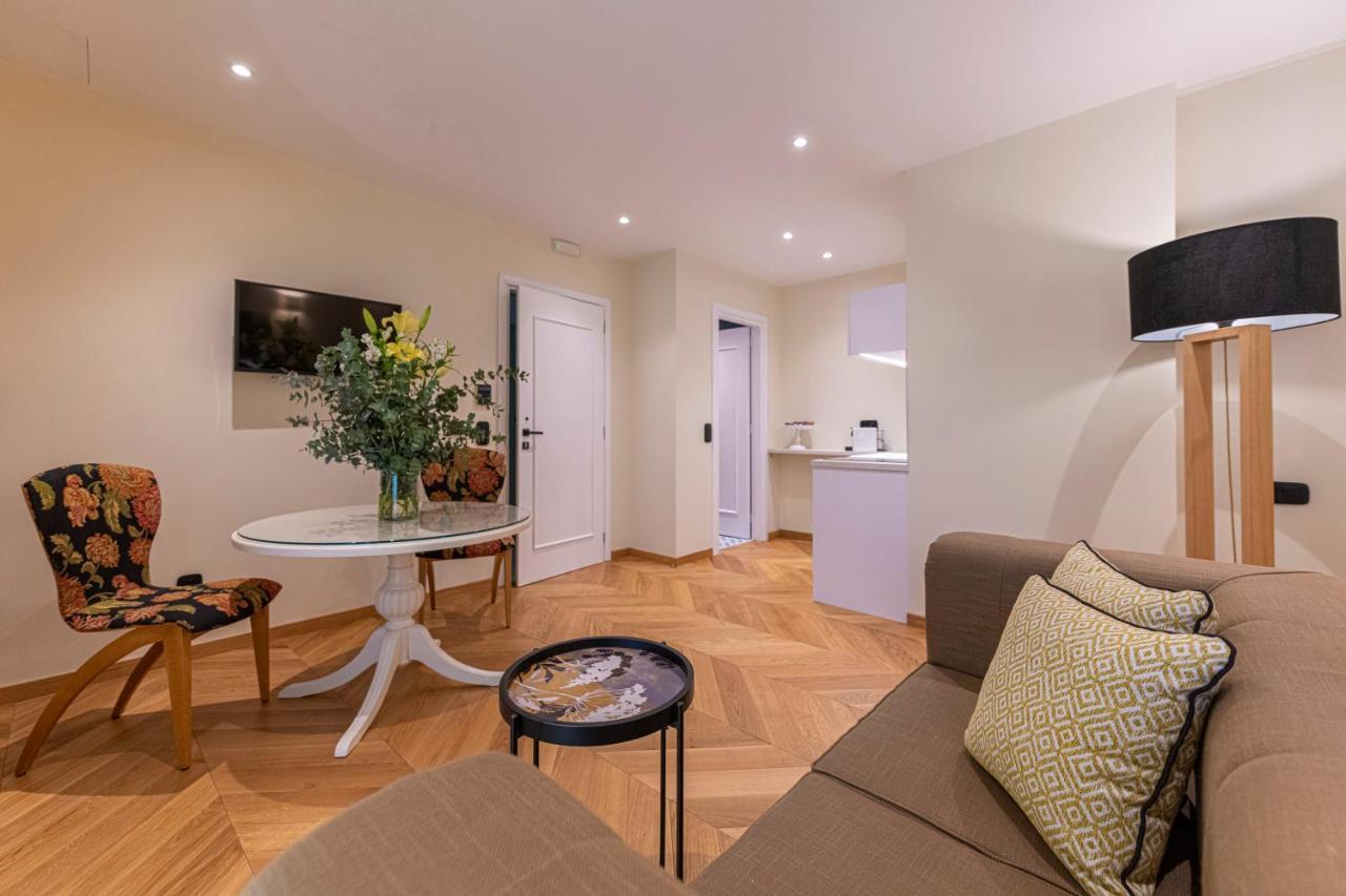 Ipelhome - Plaka Boutique Apartments 아테네 외부 사진